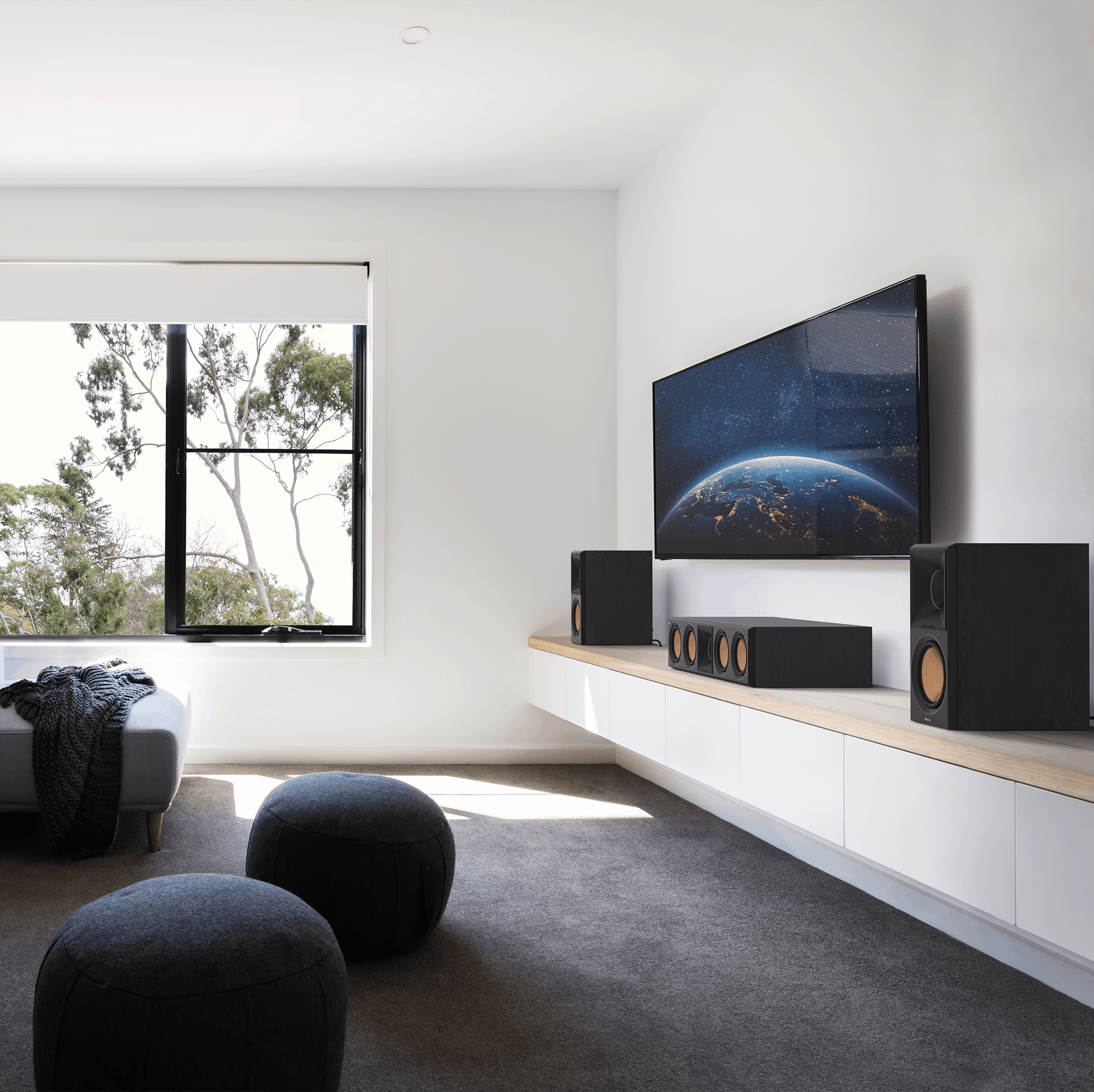 RP 600 M II Carousel 20- four black speakers with gold accents in tv area